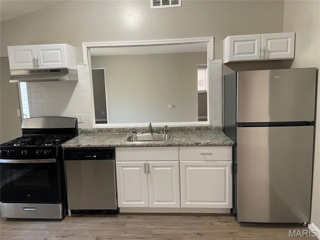 415 Waterford Drive, Florissant, MO 63033