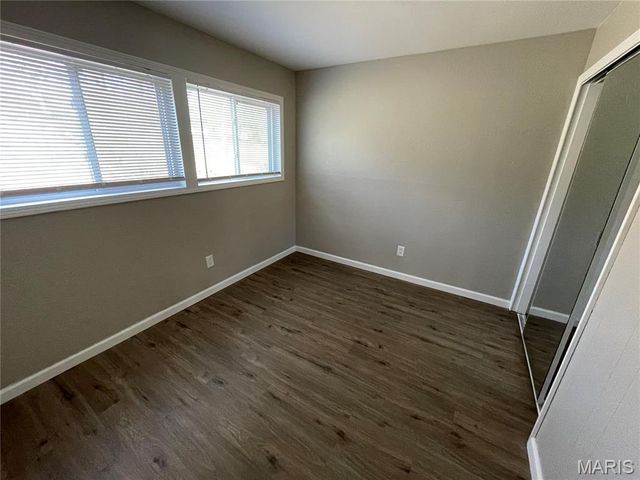 415 Waterford Drive, Florissant, MO 63033