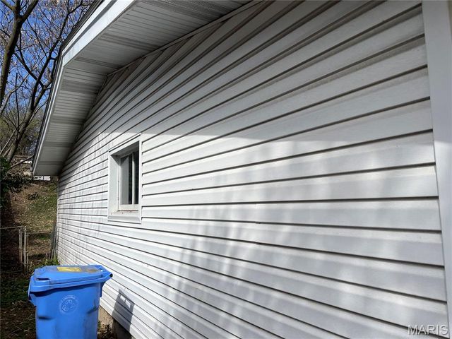 415 Waterford Drive, Florissant, MO 63033