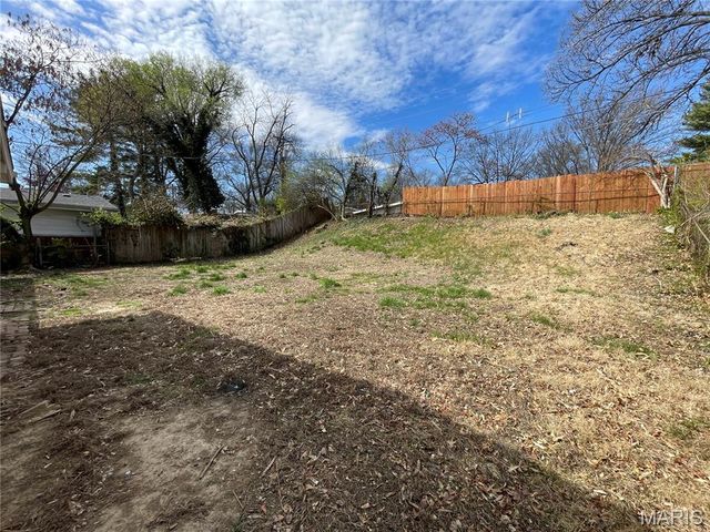 415 Waterford Drive, Florissant, MO 63033