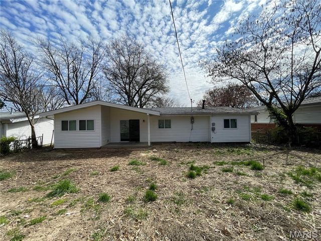 415 Waterford Drive, Florissant, MO 63033
