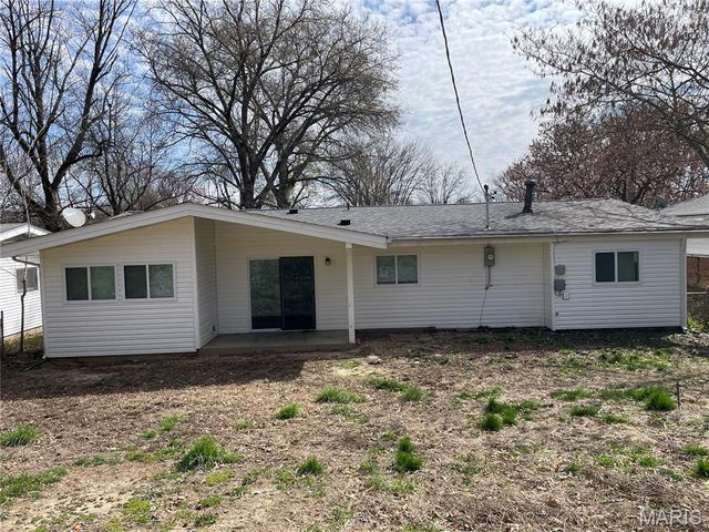 415 Waterford Drive, Florissant, MO 63033