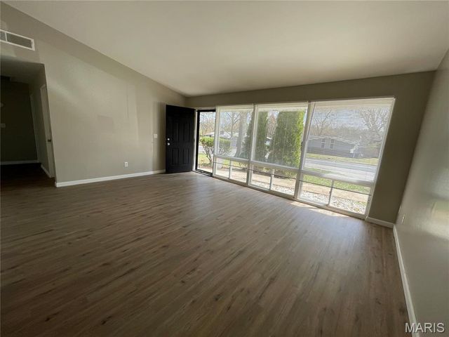 415 Waterford Drive, Florissant, MO 63033