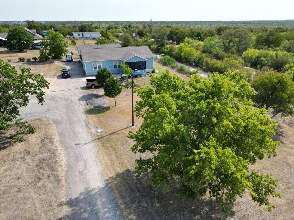 622 Longhollow RD, Dale, TX 78616