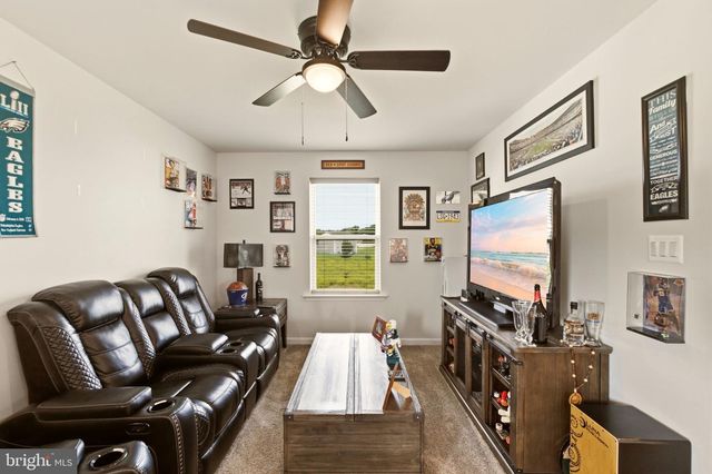 1452 FALCON LN, Chambersburg, PA 17202