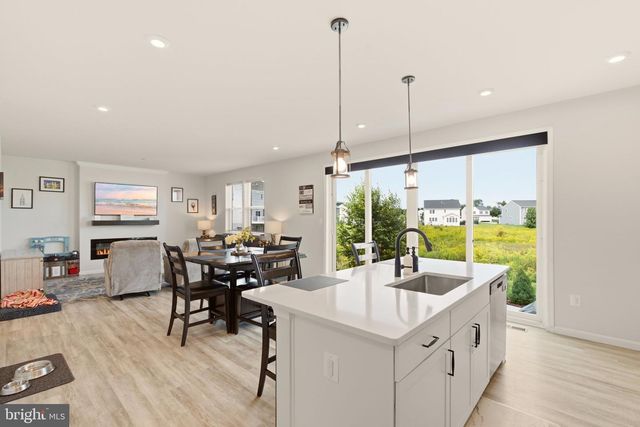 1452 FALCON LN, Chambersburg, PA 17202