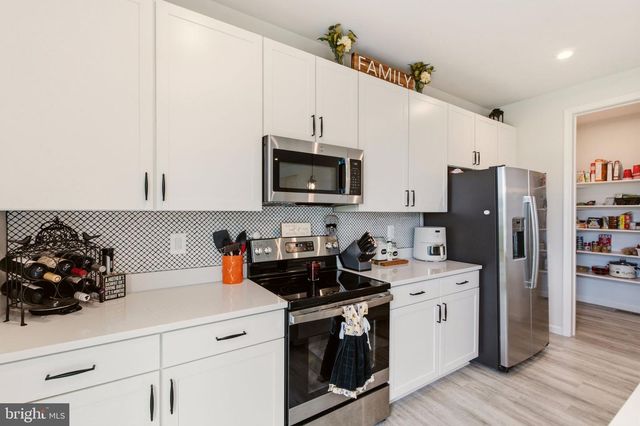 1452 FALCON LN, Chambersburg, PA 17202