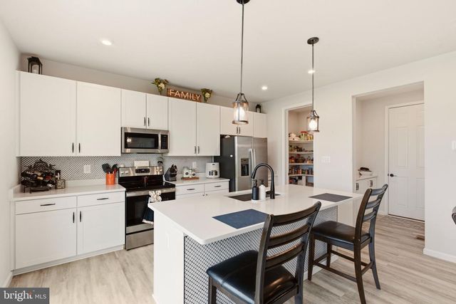 1452 FALCON LN, Chambersburg, PA 17202