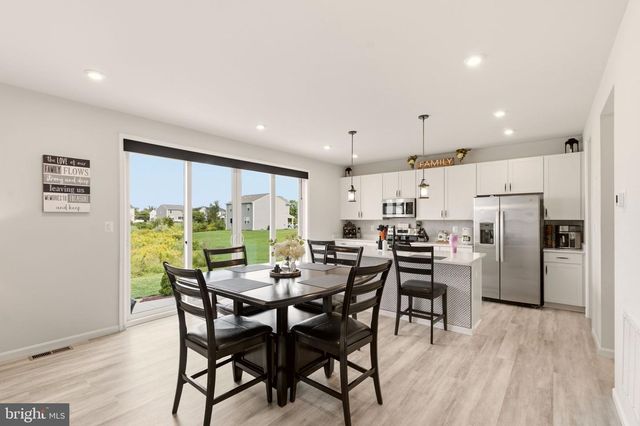 1452 FALCON LN, Chambersburg, PA 17202