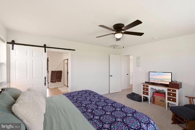1452 FALCON LN, Chambersburg, PA 17202