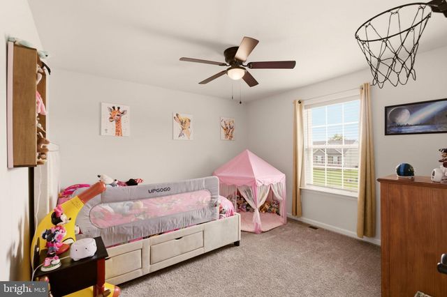 1452 FALCON LN, Chambersburg, PA 17202
