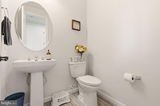 1452 FALCON LN, Chambersburg, PA 17202