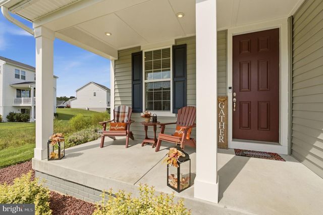 1452 FALCON LN, Chambersburg, PA 17202