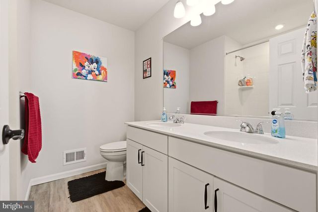 1452 FALCON LN, Chambersburg, PA 17202