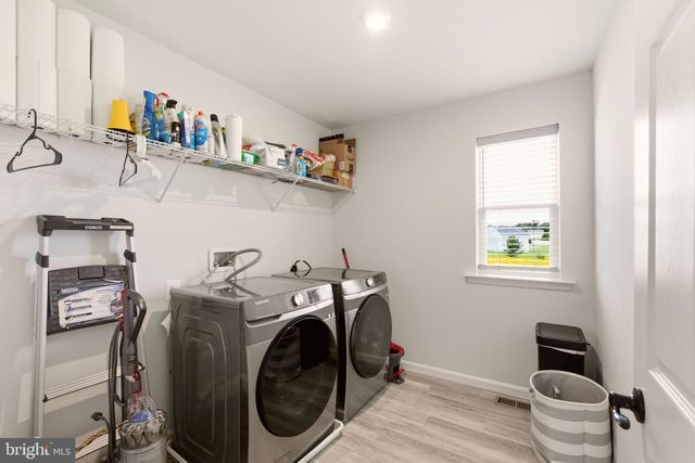 1452 FALCON LN, Chambersburg, PA 17202