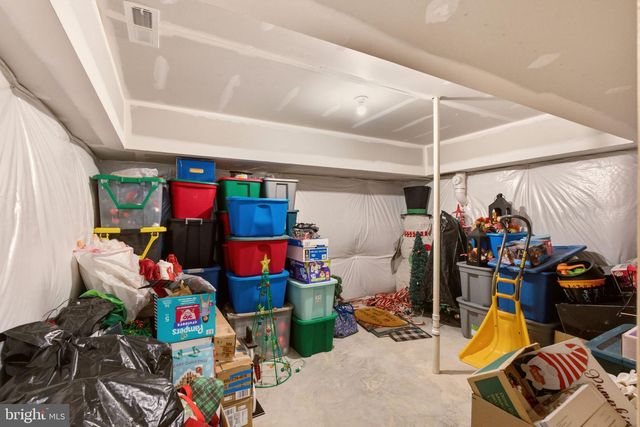 1452 FALCON LN, Chambersburg, PA 17202