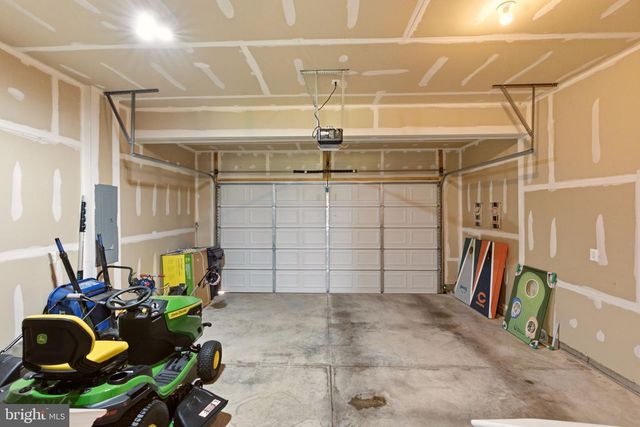 1452 FALCON LN, Chambersburg, PA 17202