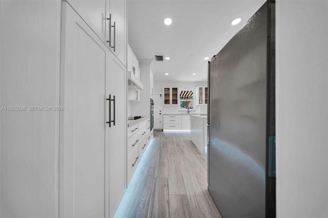 520 Morningside Dr, Miami Springs, FL 33166