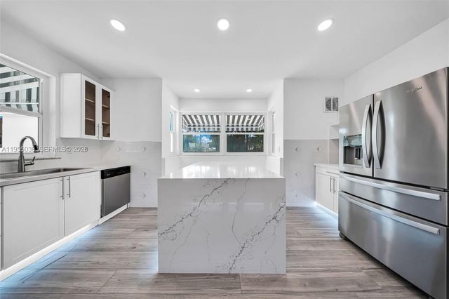 520 Morningside Dr, Miami Springs, FL 33166