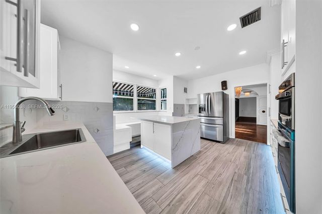 520 Morningside Dr, Miami Springs, FL 33166