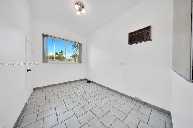 520 Morningside Dr, Miami Springs, FL 33166