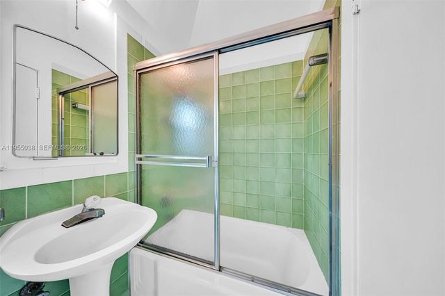 520 Morningside Dr, Miami Springs, FL 33166