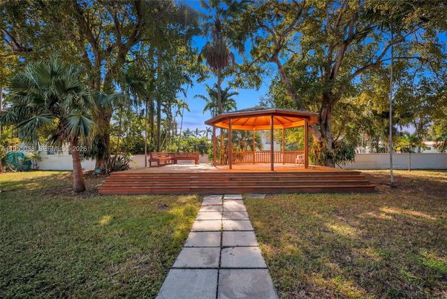 520 Morningside Dr, Miami Springs, FL 33166