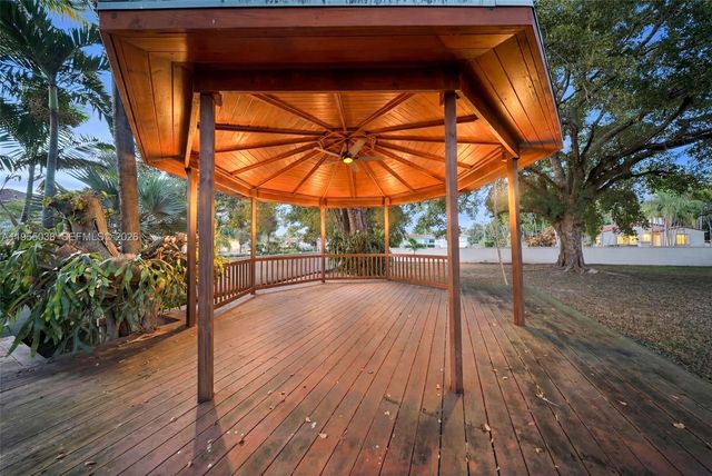 520 Morningside Dr, Miami Springs, FL 33166