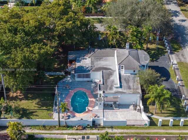 520 Morningside Dr, Miami Springs, FL 33166