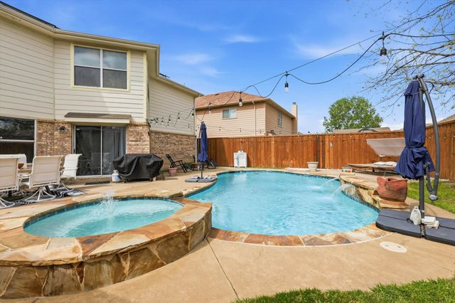 10824 Irish Glen Trail, Fort Worth, TX 76052
