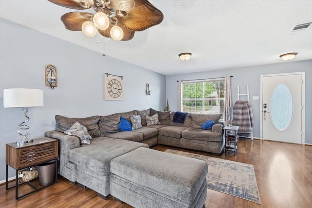 10824 Irish Glen Trail, Fort Worth, TX 76052