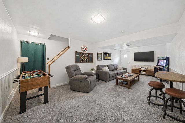 428 Crestview Dr, Plum Boro, PA 15239