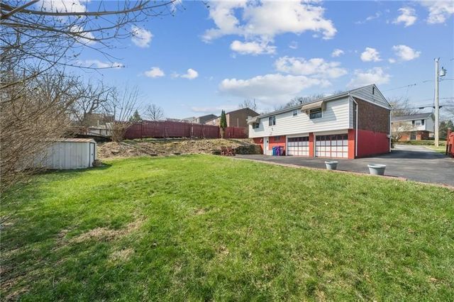 428 Crestview Dr, Plum Boro, PA 15239