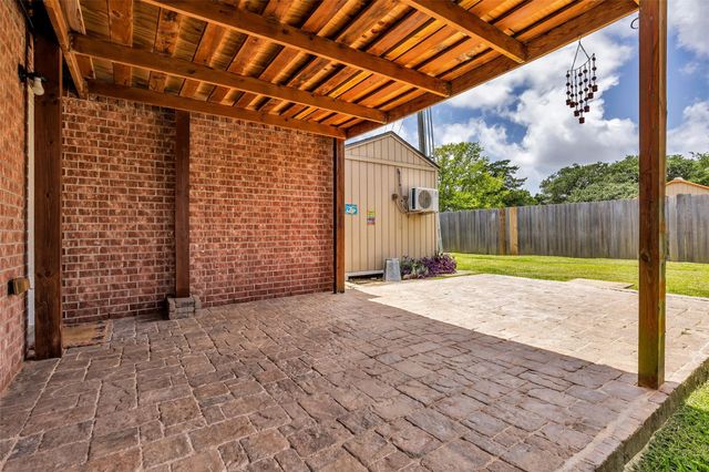 6658 Hawkins Hill Lane, Dickinson, TX 77539