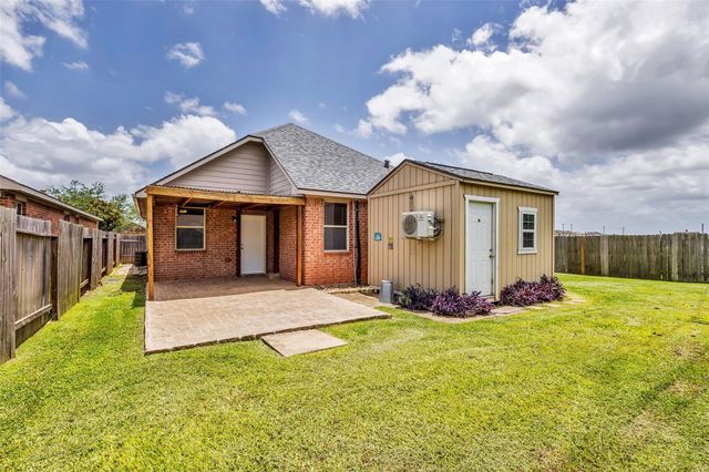 6658 Hawkins Hill Lane, Dickinson, TX 77539