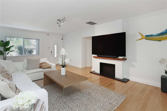 1242 Buchanan St, Hollywood, FL 33019