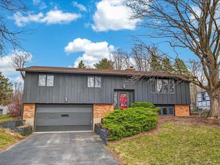 4526 Pawnee Pass, Fitchburg, WI 53711