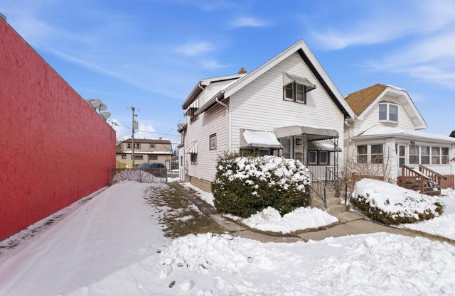 7024 W Lincoln AVENUE, West Allis, WI 53219