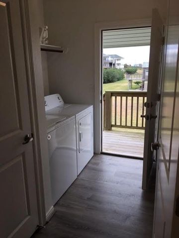 3921 11 Mile Road, Galveston, TX 77554