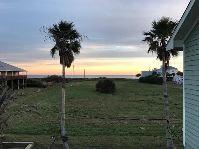 3921 11 Mile Road, Galveston, TX 77554