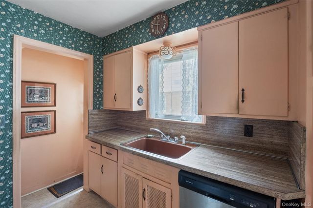 637 Stratford Road, North Baldwin, NY 11510