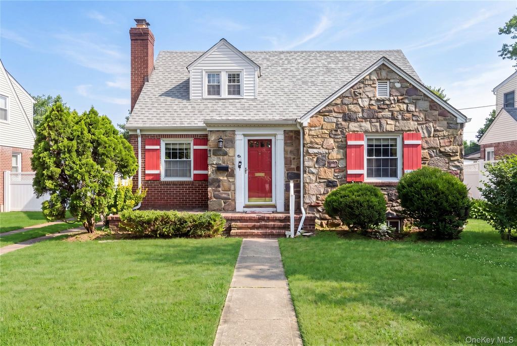 637 Stratford Road, North Baldwin, NY 11510