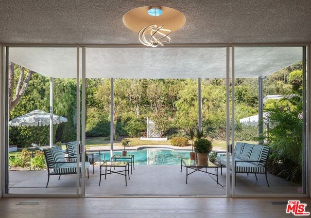 520 Stonewood Drive, Beverly Hills, CA 90210