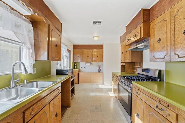 215 Ash Avenue, Chula Vista, CA 91910