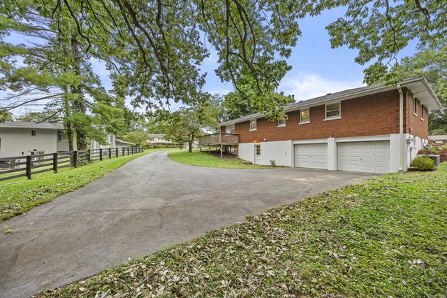 3272 Saxon Drive, Lexington, KY 40503
