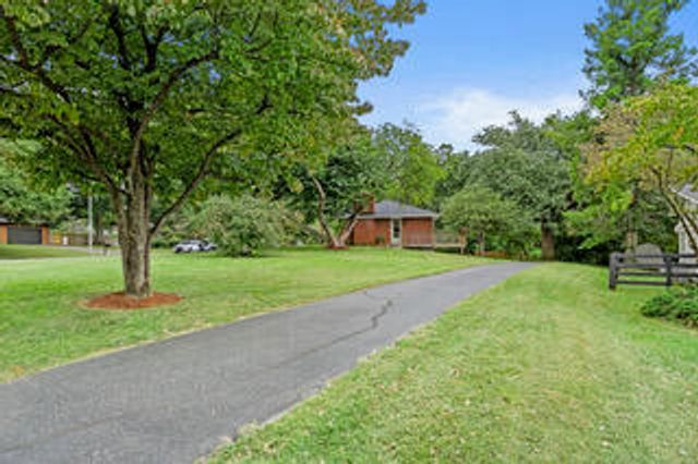 3272 Saxon Drive, Lexington, KY 40503