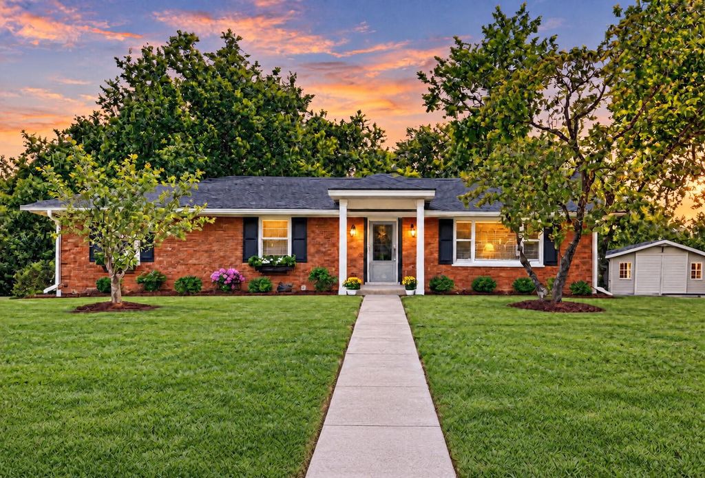 3272 Saxon Drive, Lexington, KY 40503