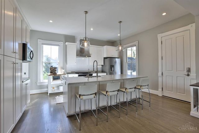 1231 Grace Avenue, Cincinnati, OH 45208