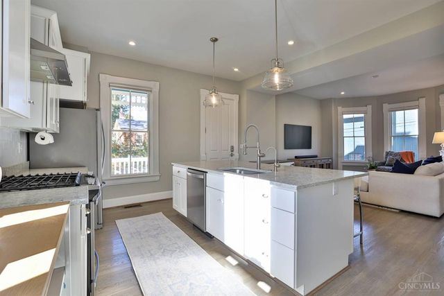 1231 Grace Avenue, Cincinnati, OH 45208