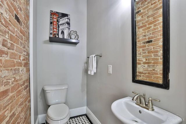 1231 Grace Avenue, Cincinnati, OH 45208